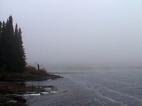 Otoskwin Lake im Nebel